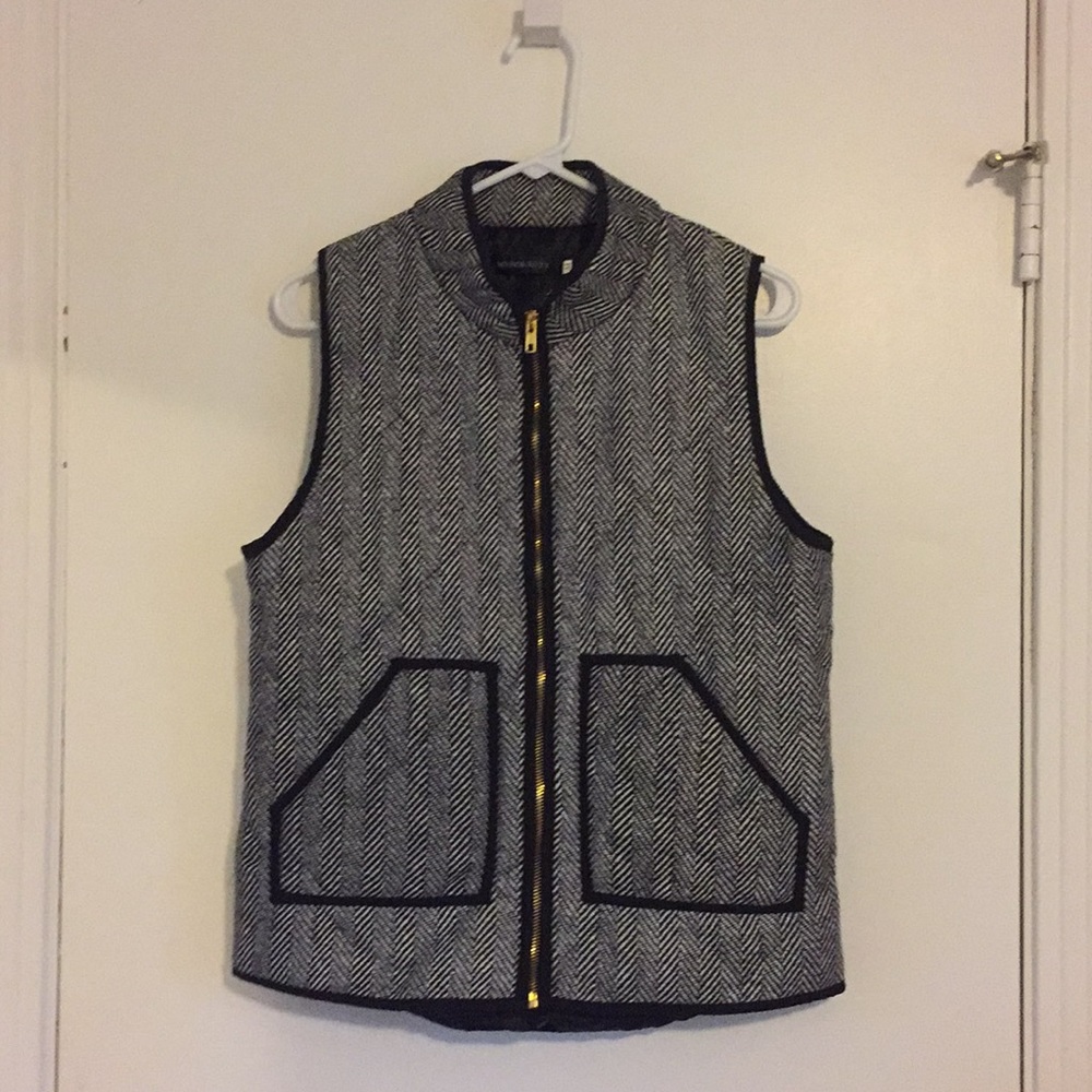 Black and white vest- never been worn
